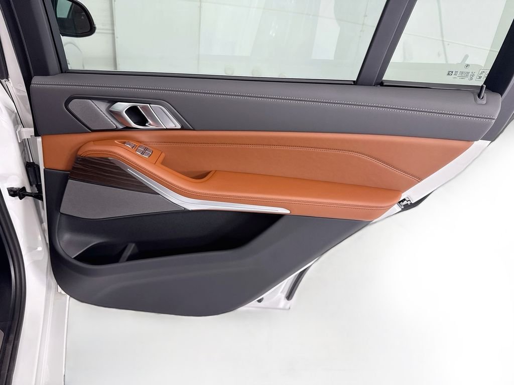 New 2027 White Metallic BMW xDrive40i image 27