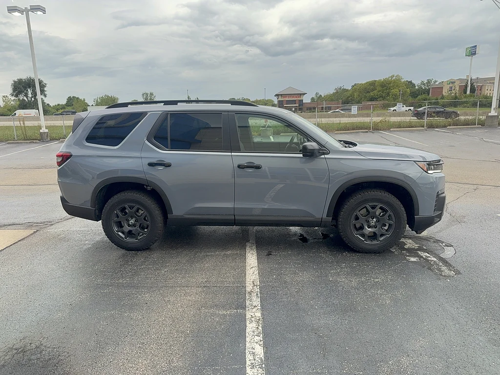 New 2026 Sonic Gray Pearl Honda TrailSport image 4