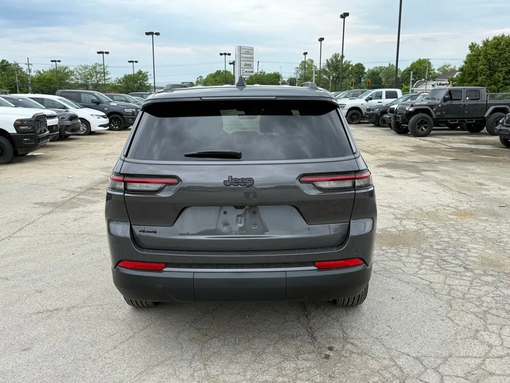New 2026 Baltic Gray Metallic Clear-Coat Exterior Paint Jeep Laredo image 7