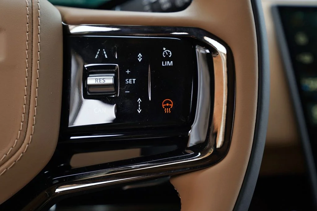 New 2026 Carpathian Grey Land Rover Dynamic SE image 17