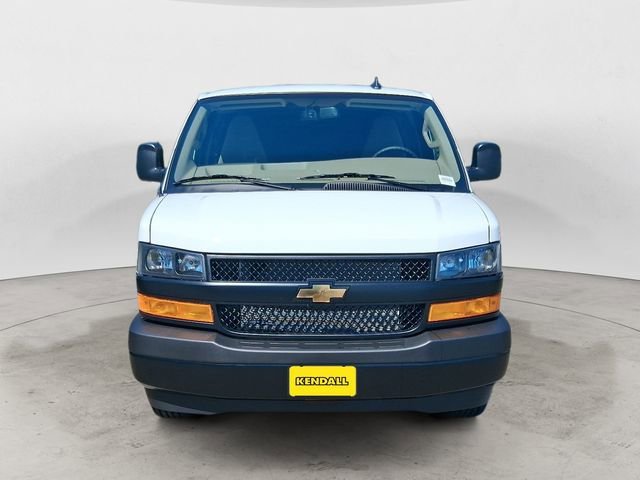New 2025 Summit White Chevrolet WT image 8