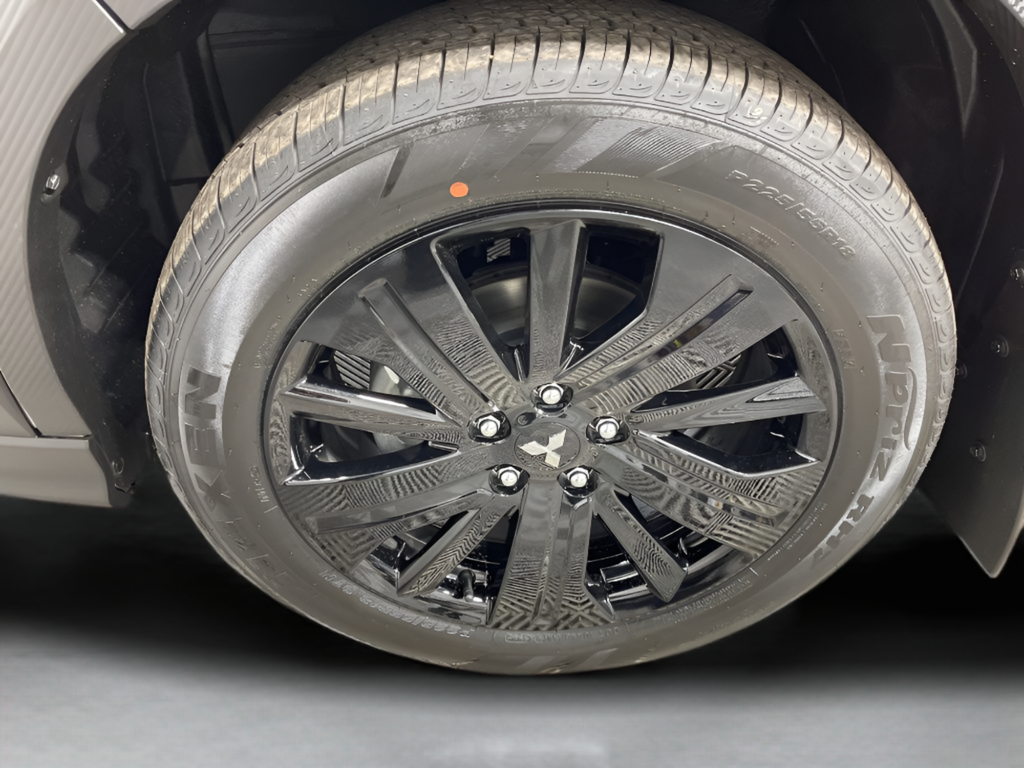 New 2026 White Diamond Mitsubishi  image 35