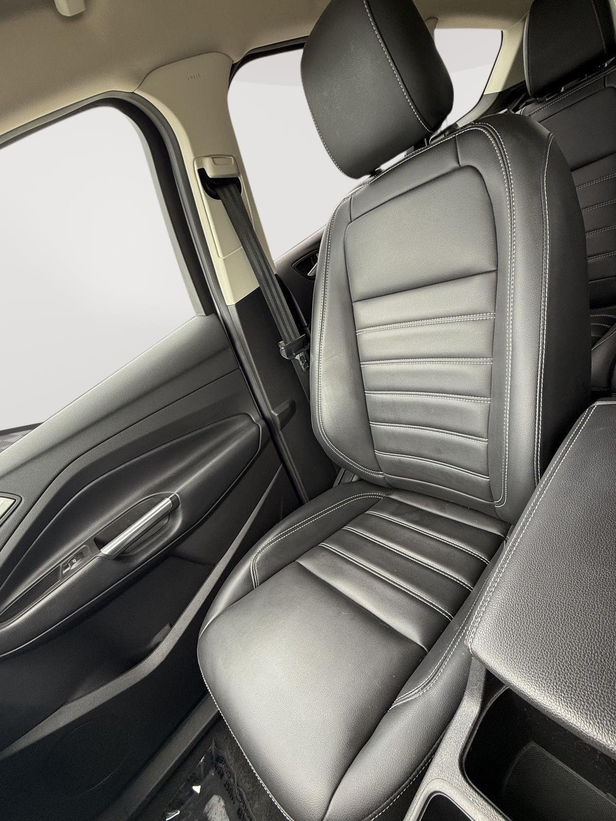Used 2019 White Platinum Metallic Tri-Coat Ford SEL image 16