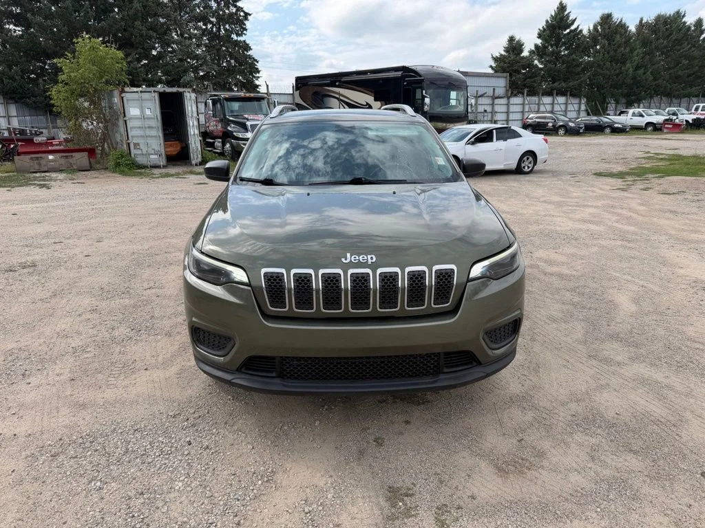 Used 2020 Green Jeep Sport image 3