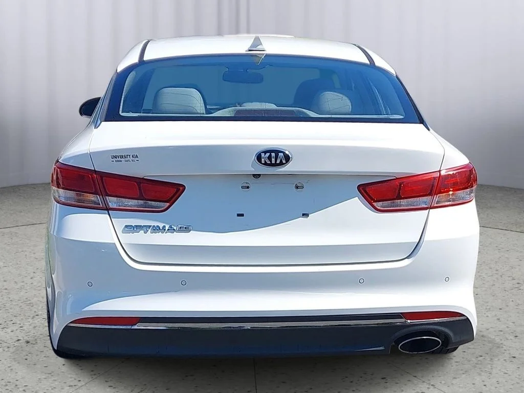 Used 2018 White Kia LX image 4