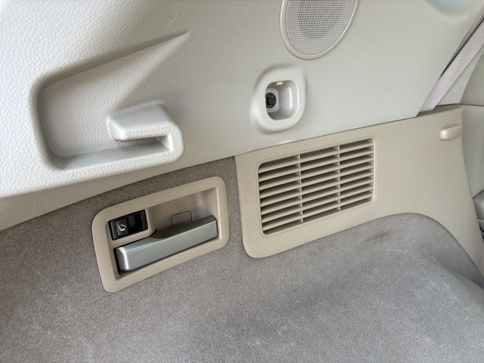 Used 2014 Brown Nissan SL image 21