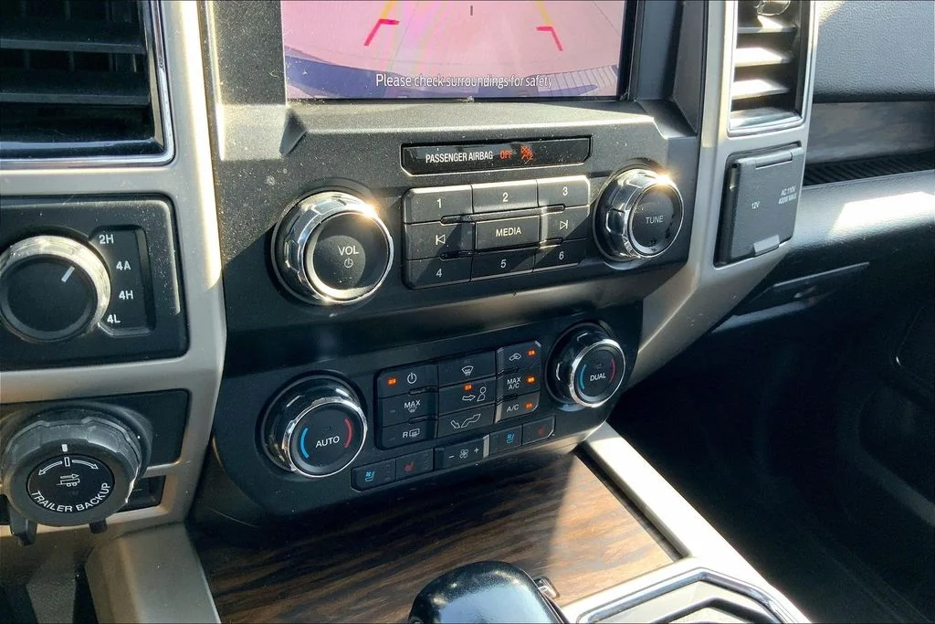 Used 2020 Silver Metallic Ford Lariat image 31