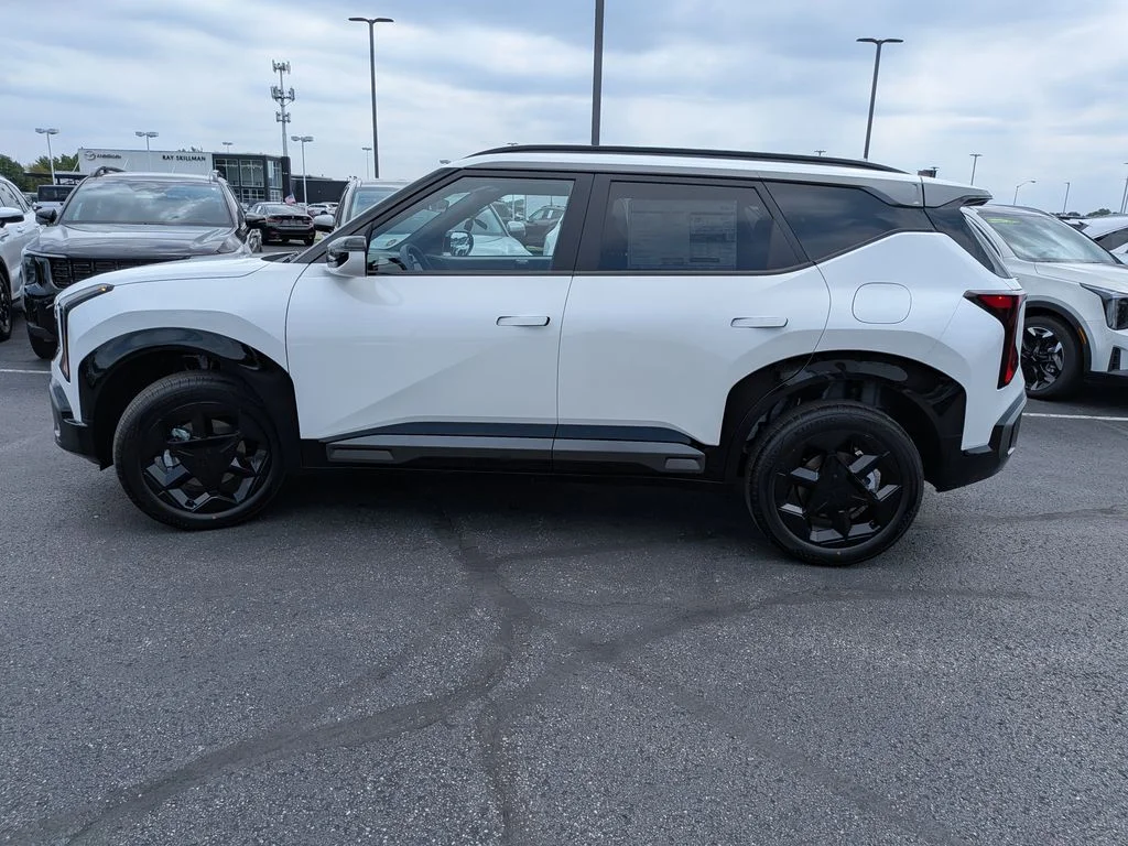 New 2027 Snow White Pearl Kia X-Line S image 31