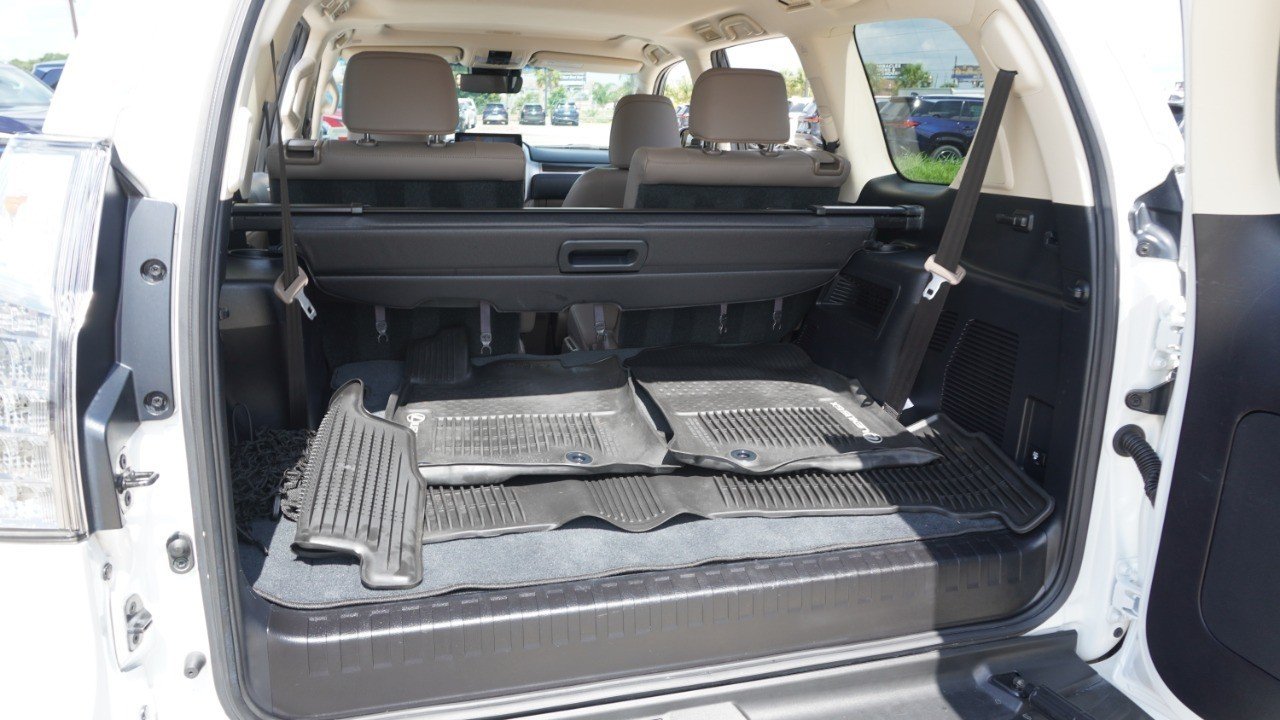 Certified Used 2023 EMINENT WHITE PEARL Lexus GX 460 Premium image 39