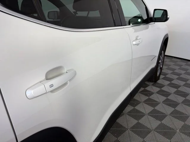 Used 2023 White GMC SLT image 9
