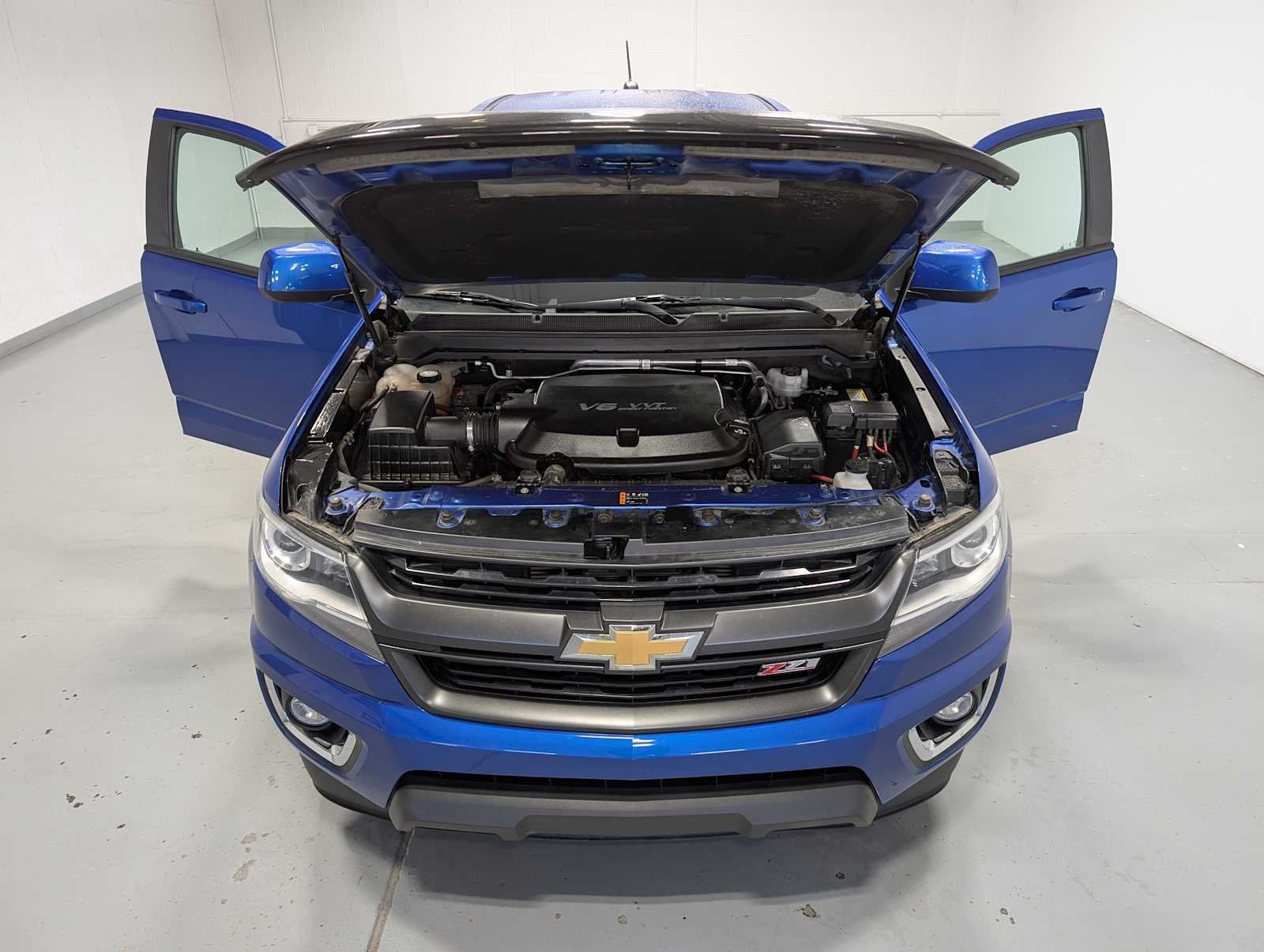 Used 2019 Kinetic Blue Metallic Chevrolet 4WD Z71 image 12