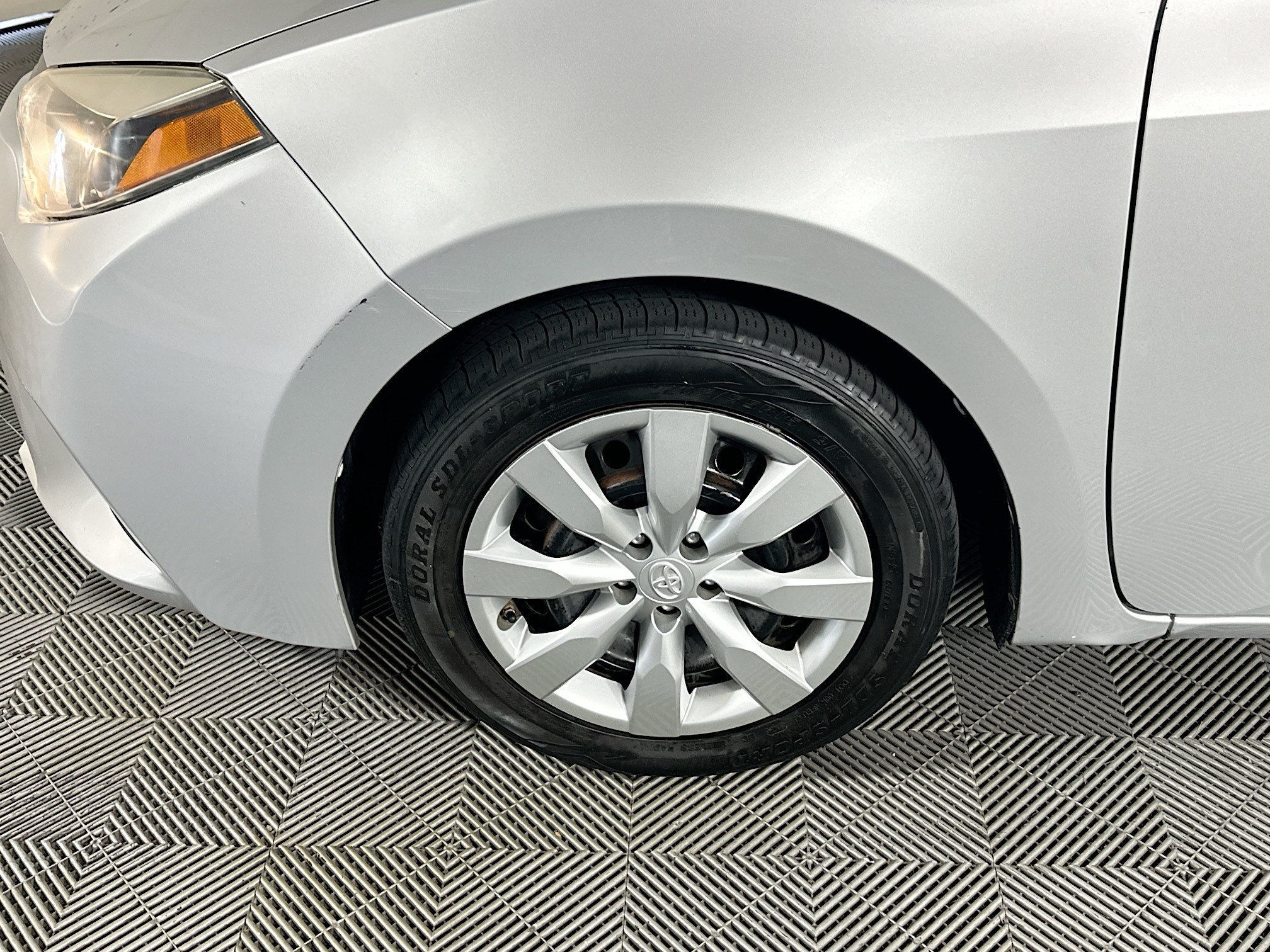 Used 2014 Classic Silver Metallic Toyota LE image 11