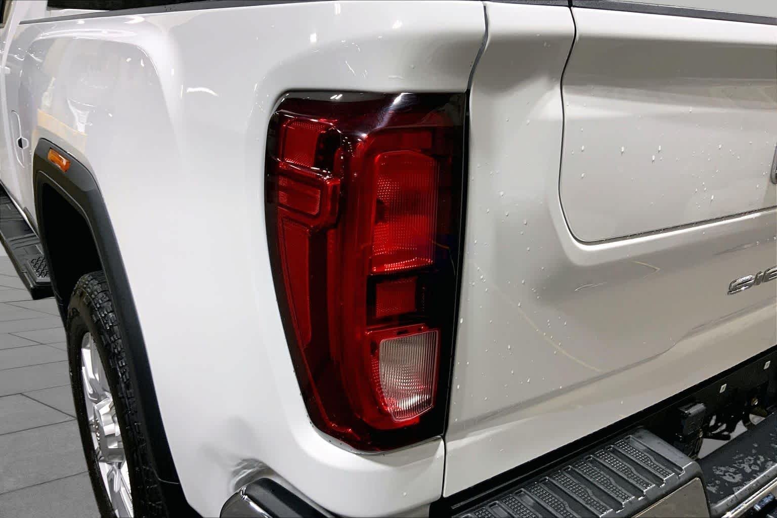 Used 2022 Summit White GMC SLE image 29