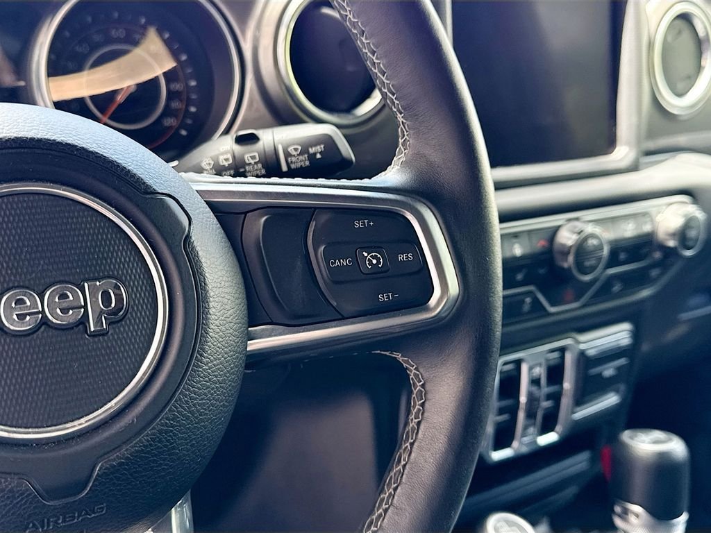 Used 2018 Silver Jeep Unlimited Sahara image 13