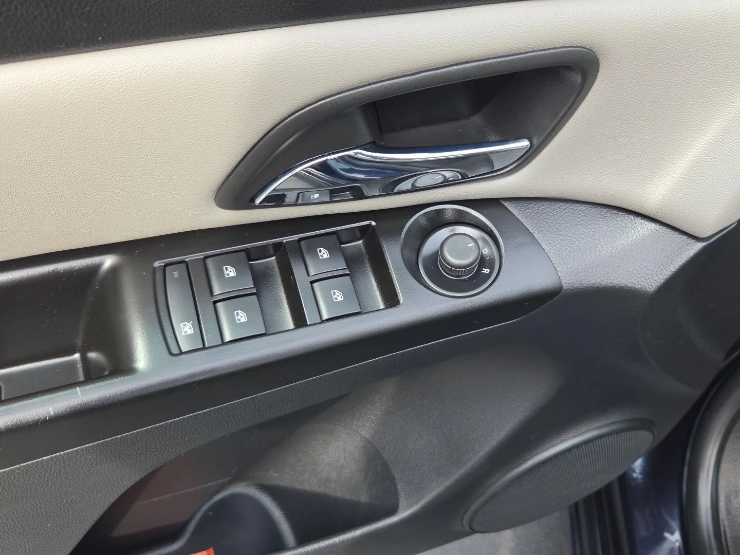 Used 2014 BLUE RAY METALLIC Chevrolet LS image 9