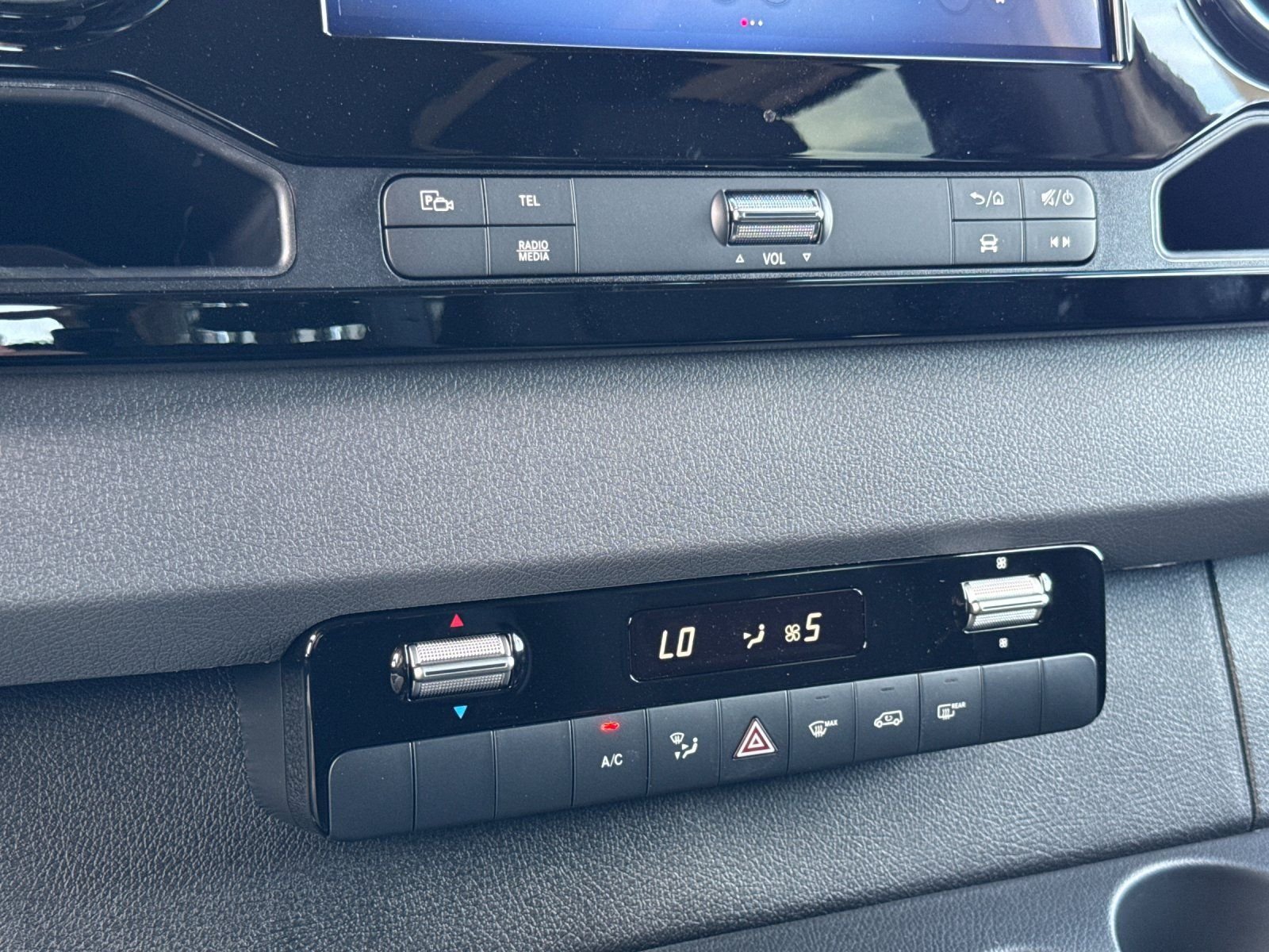 New 2026 Pebble Grey Mercedes-Benz Crew 170 WB image 23