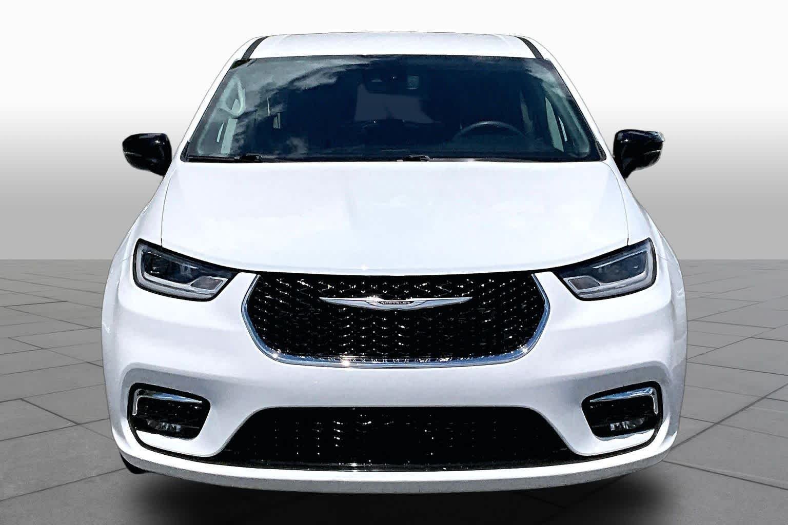 Used 2024 Bright White Clearcoat Chrysler Touring L image 4