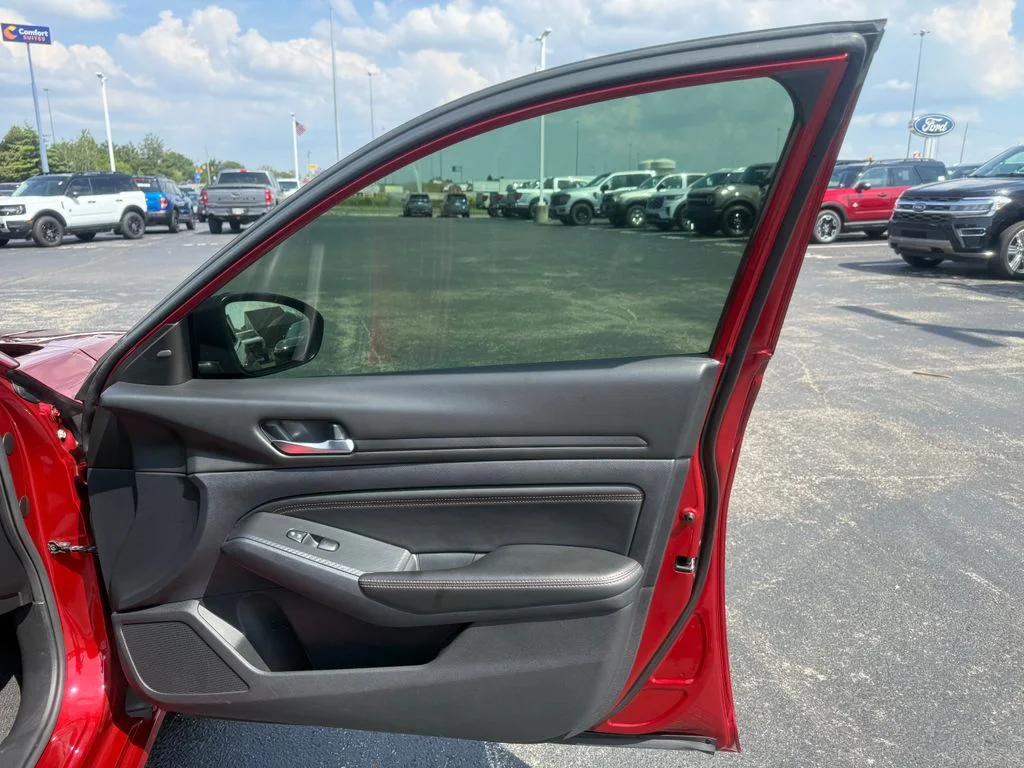 Used 2020 Red Nissan 2.5 SR image 55