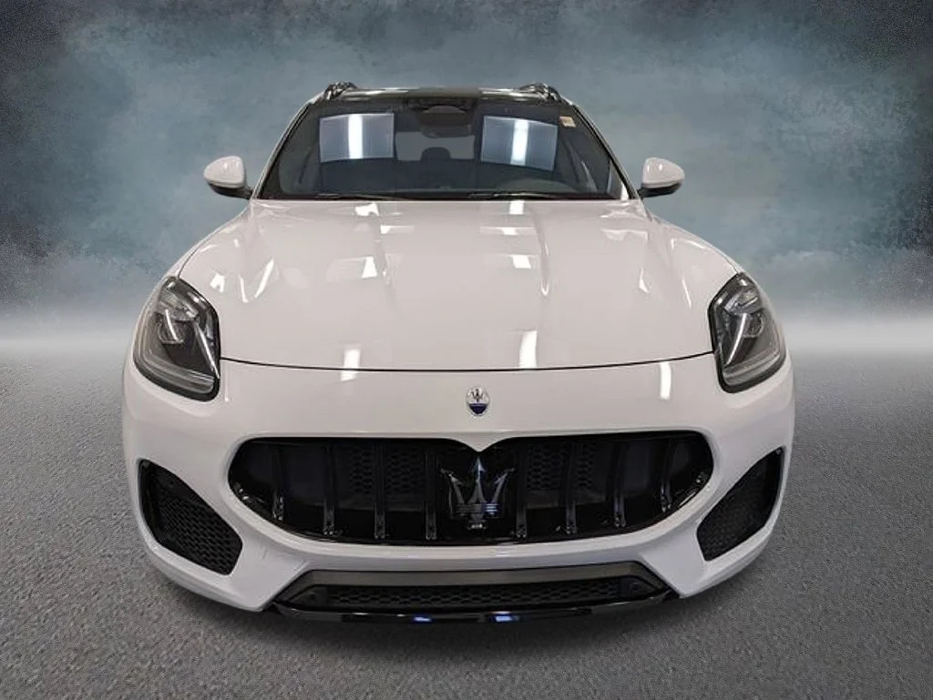 Used 2023  Maserati Modena image 2