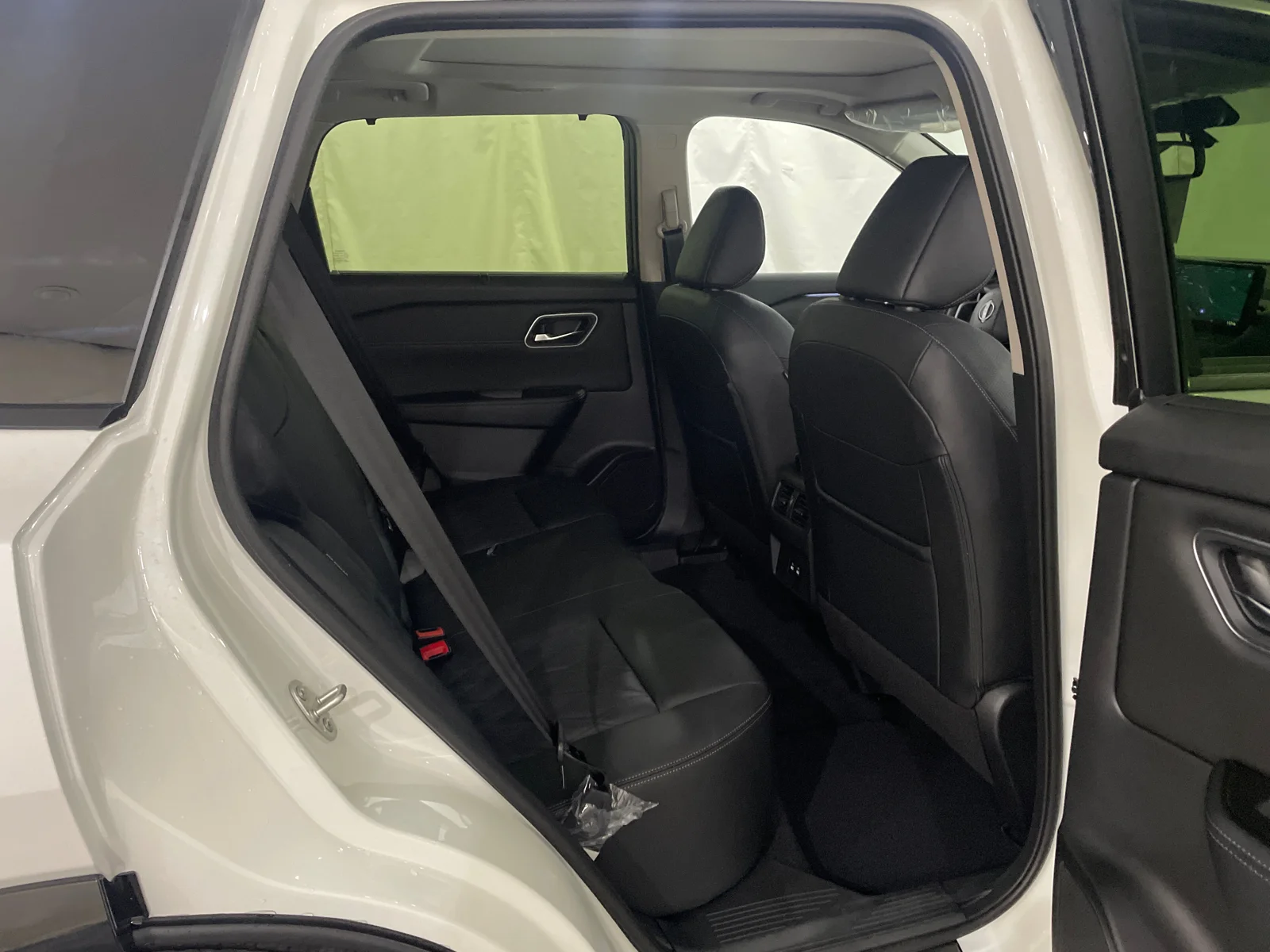 New 2026 Everest White Pearl/Super Black Nissan Platinum image 31