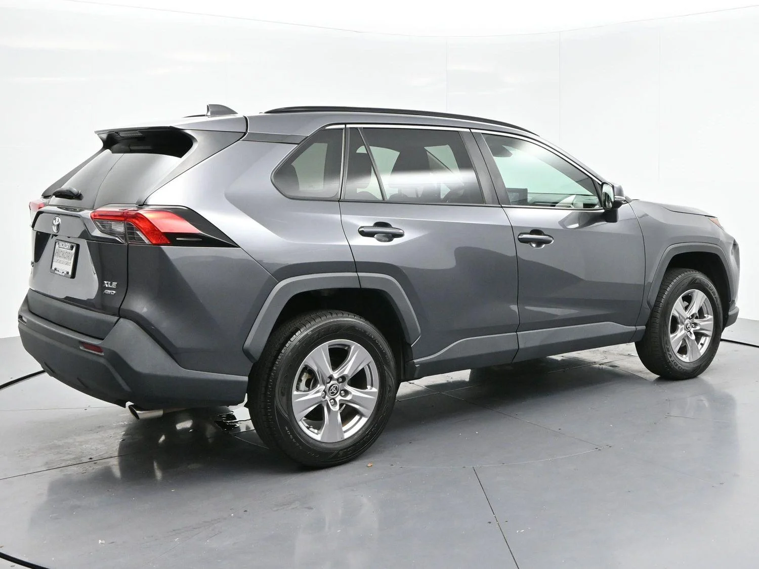 Used 2022 Magnetic Gray Metallic Toyota XLE image 7