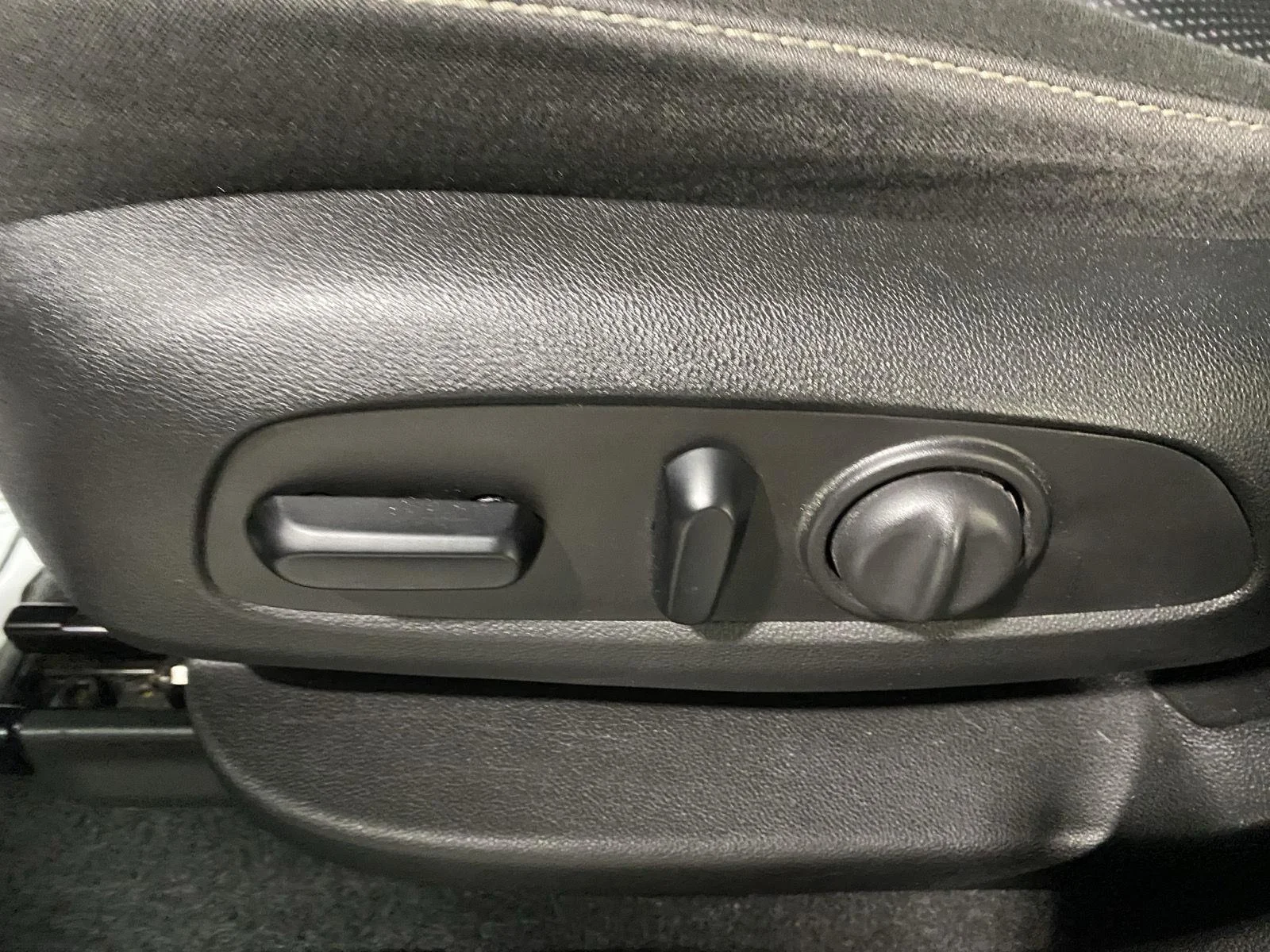 Used 2020 Red Quartz Tintcoat GMC SLE image 19