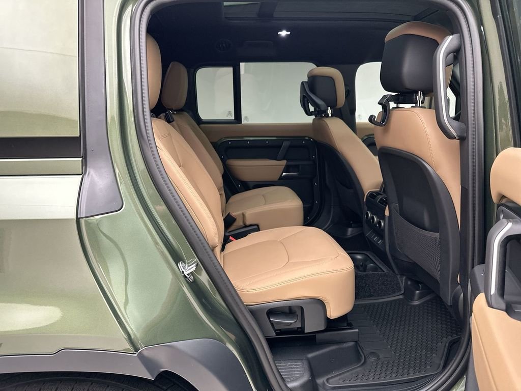 New 2026 Woolstone Green Land Rover S image 7