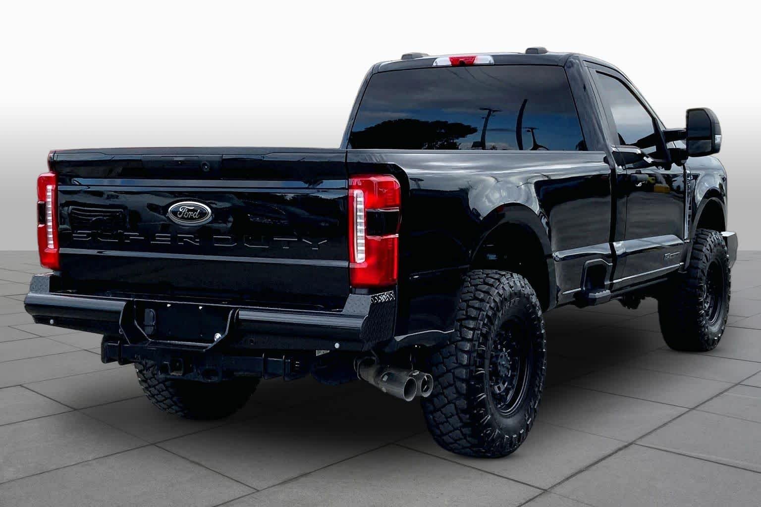 Used 2023 Agate Black Metallic Ford XLT image 12