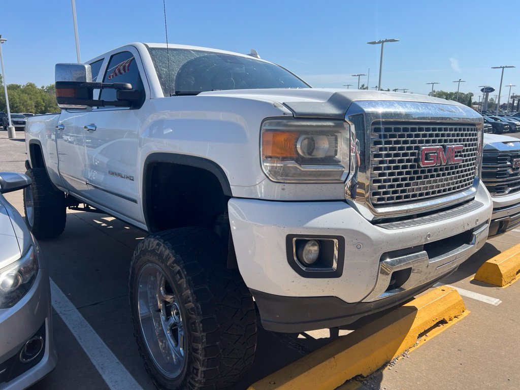 Used 2015 White GMC Denali image 1