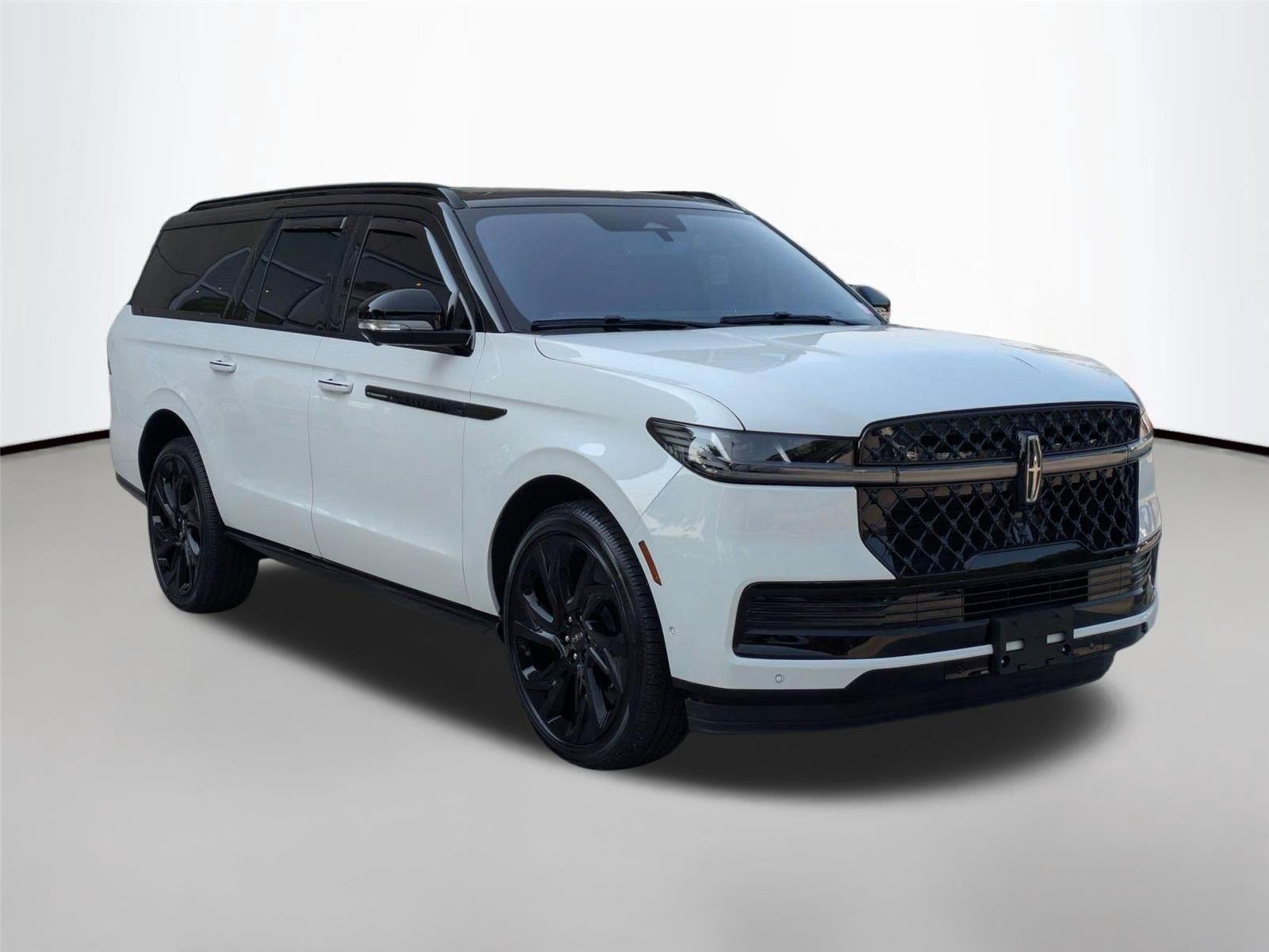 Used 2025 Pristine White Metallic Tri-Coat Lincoln Black Label image 3