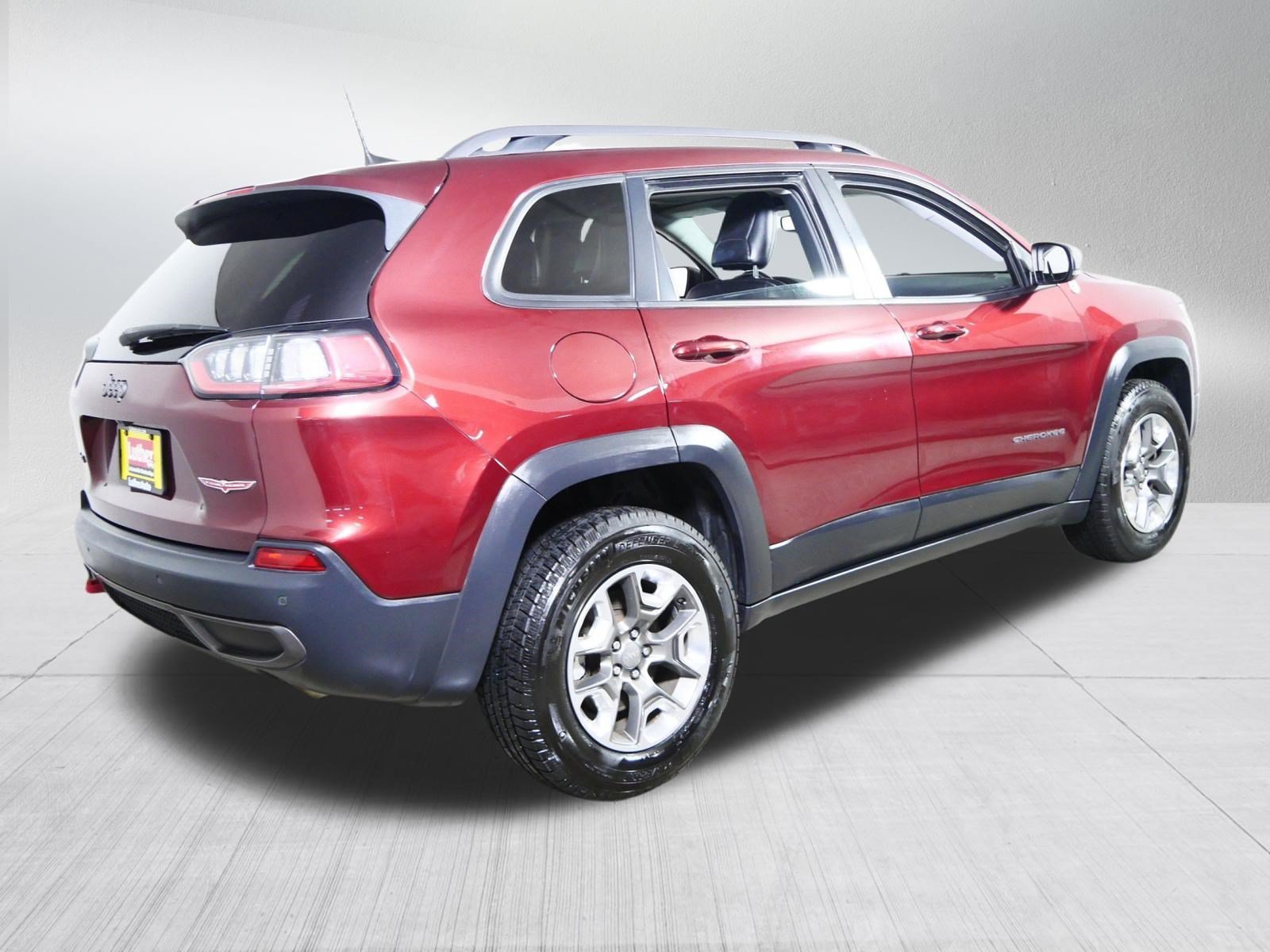 Used 2019 Velvet Red Pearlcoat Jeep Trailhawk image 7
