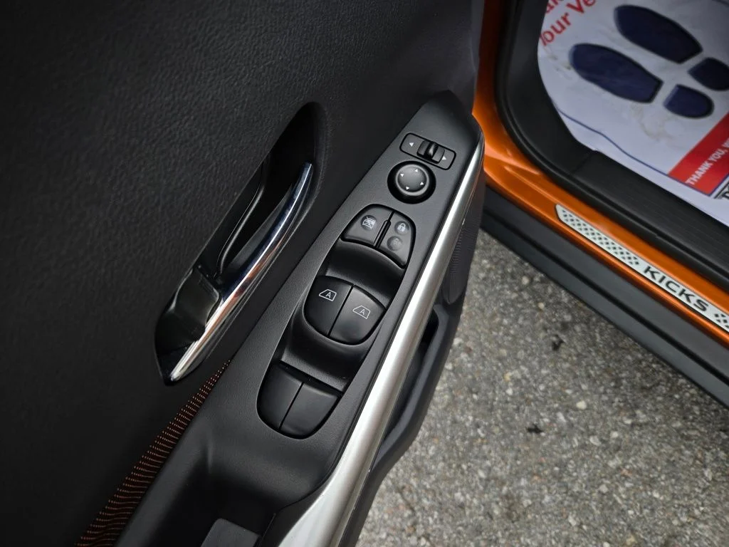 Used 2020 Orange Nissan SR image 12