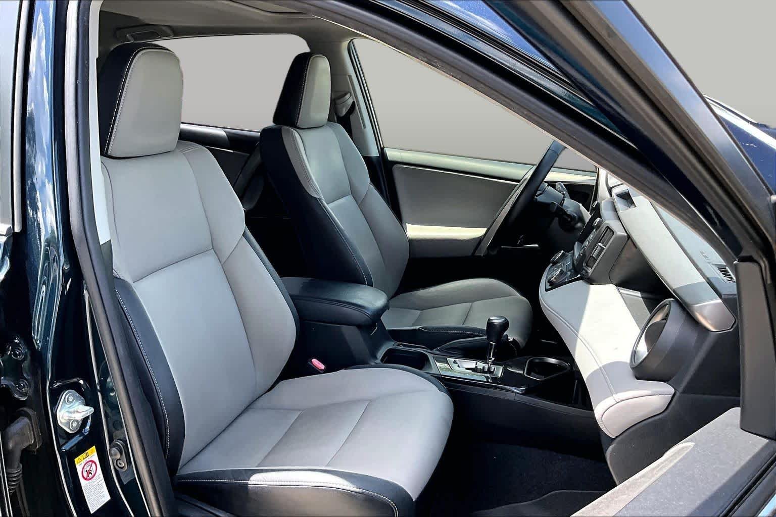 Used 2018 Galactic Aqua Mica Toyota Limited image 9