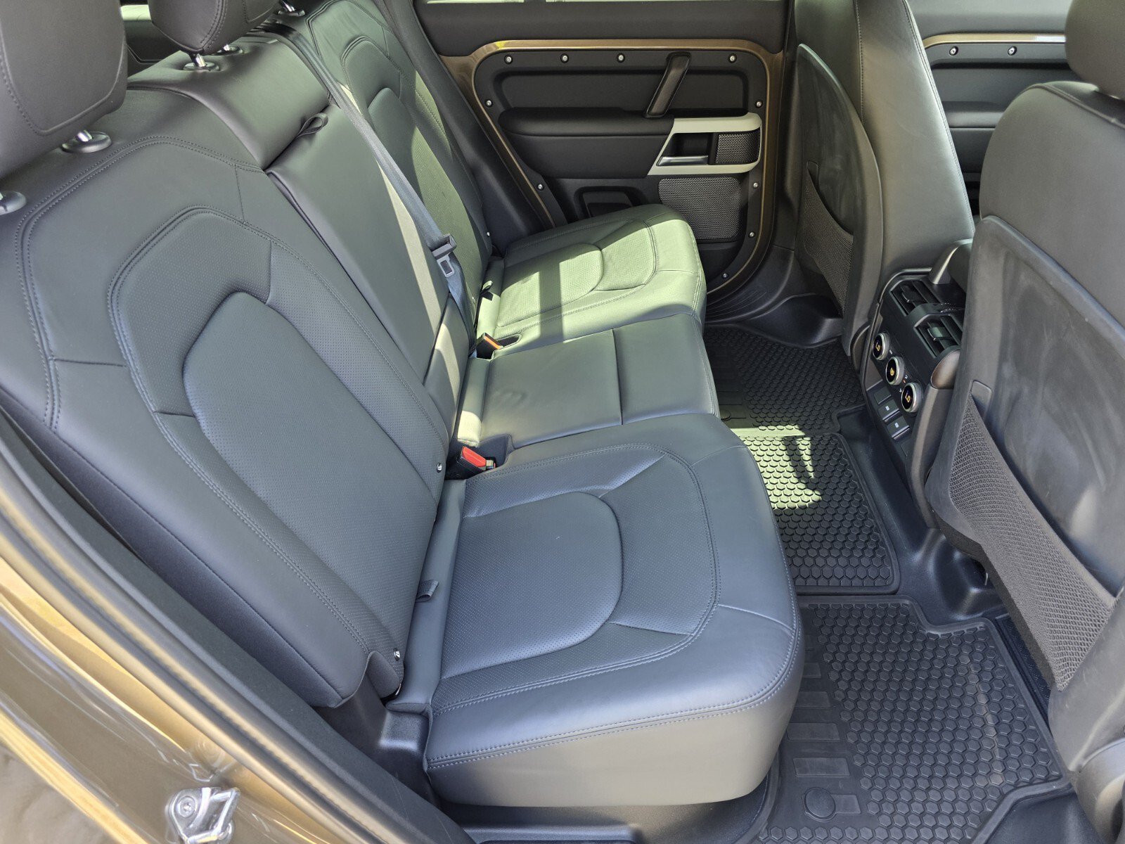 Certified Used 2024 Gondwana Stone Metallic Land Rover SE image 5