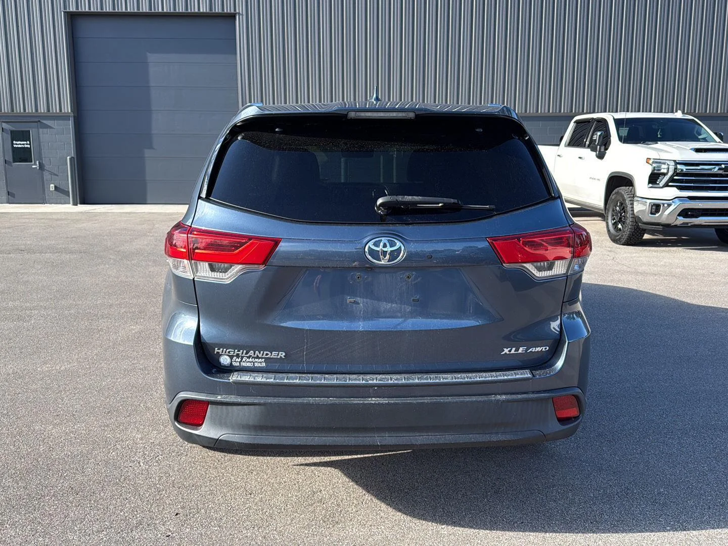 Used 2017 Shoreline Blue Pearl Toyota XLE image 4
