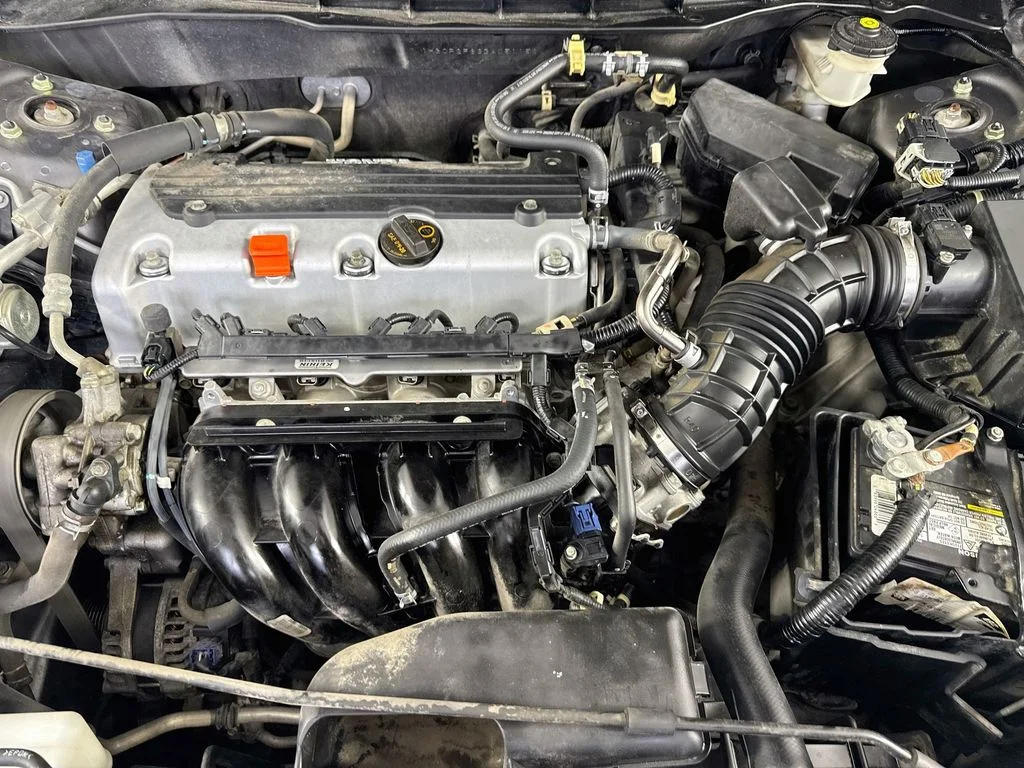 Used 2011 Polished Metal Metallic Honda SE image 34