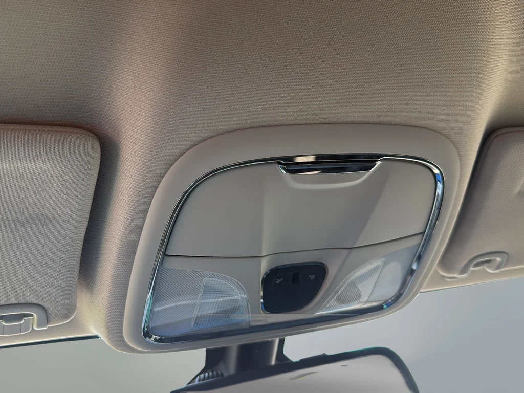 Used 2017 Red Jeep Latitude image 40
