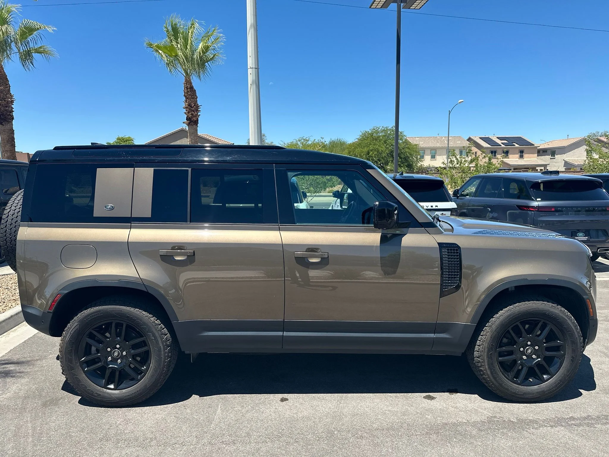 Used 2023 Gondwana Stone Metallic Land Rover S image 3