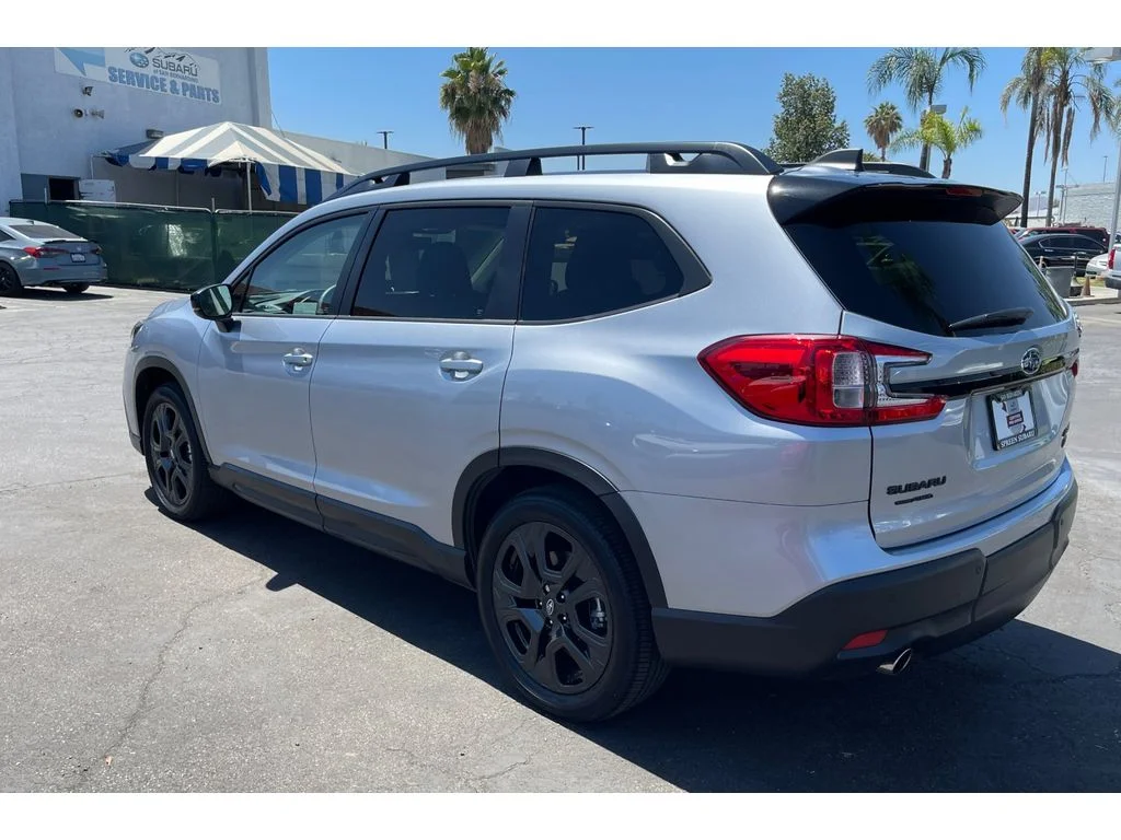Certified Used 2025 Ice Silver Metallic Subaru Onyx Edition Touring image 3