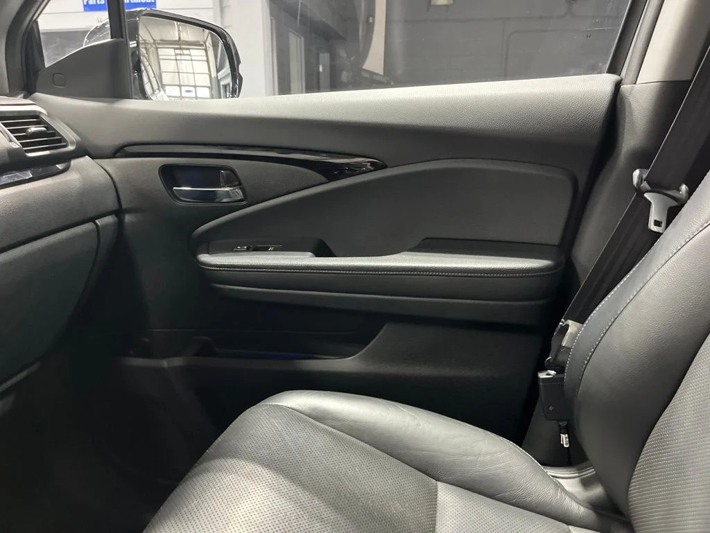 Certified Used 2017 Lunar Silver Metallic Honda RTL-E image 17