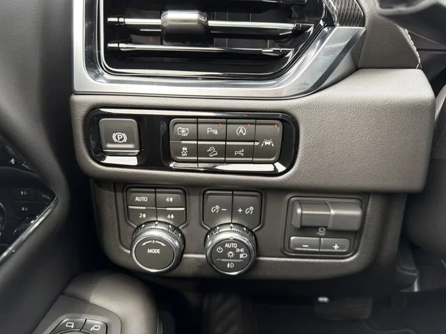 New 2026 Sterling Metallic GMC Elevation image 26