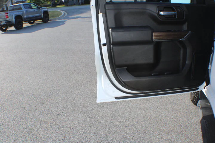 Used 2021 SUMMIT WHITE Chevrolet LT Trail Boss image 6