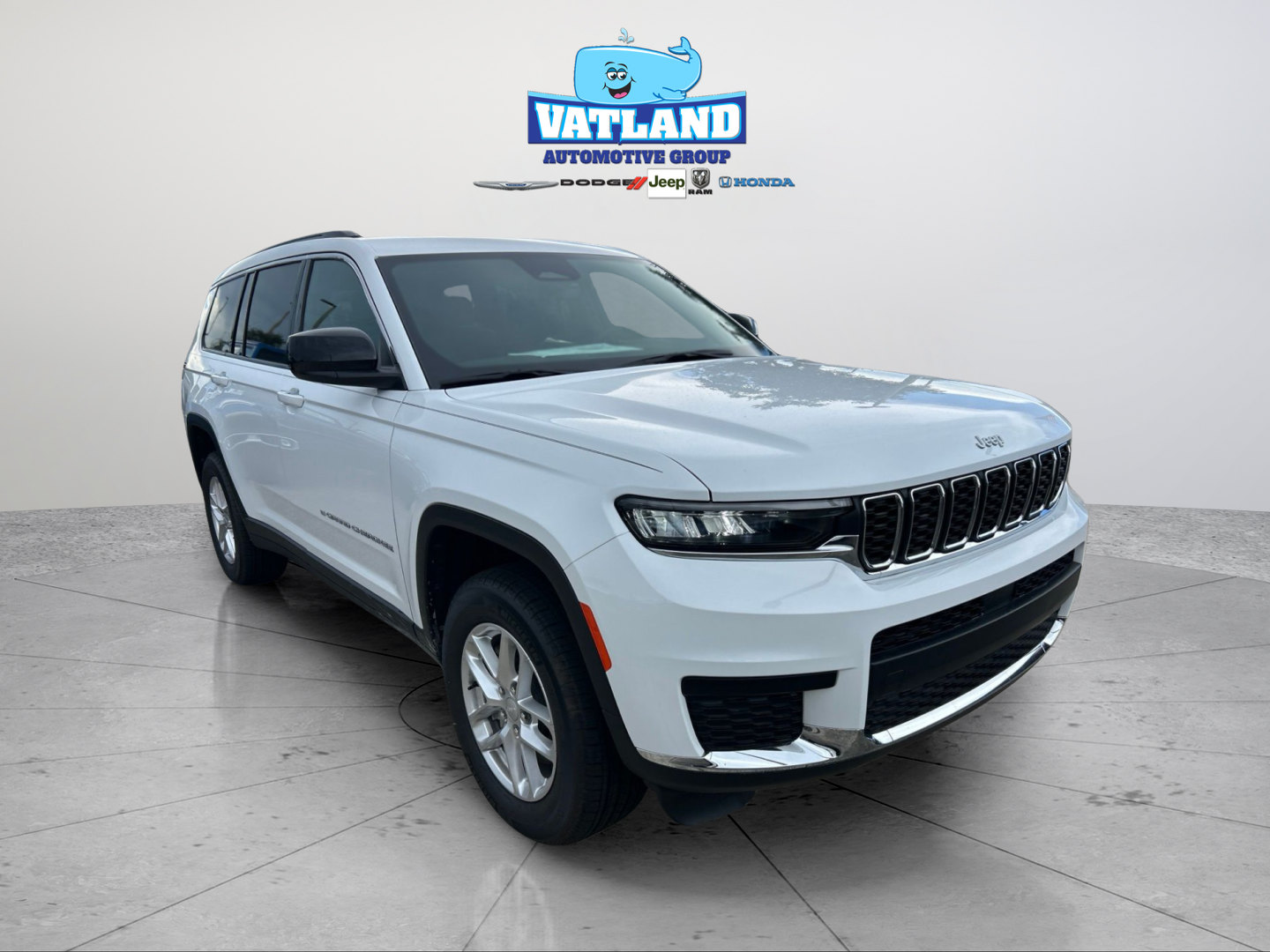 New 2026 Bright White Clear-Coat Exterior Paint Jeep Laredo image 22