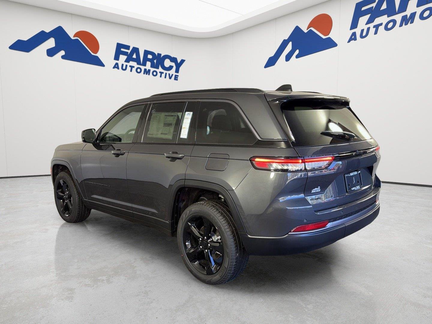 New 2026 Baltic Gray Metallic Clear-Coat Exterior Paint Jeep Limited image 6