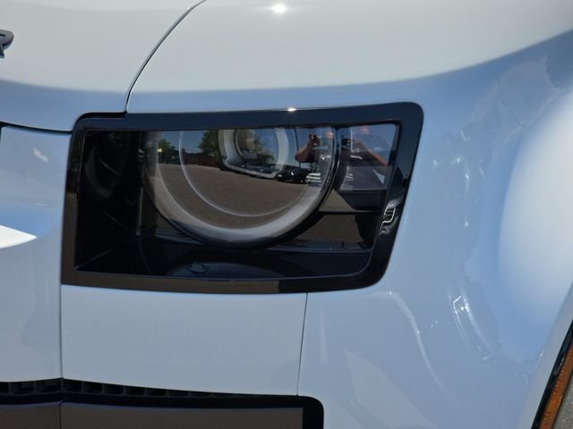 New 2026 Fuji White Land Rover X-Dynamic SE image 21