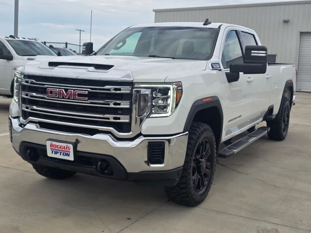 Used 2023 White GMC SLE image 10