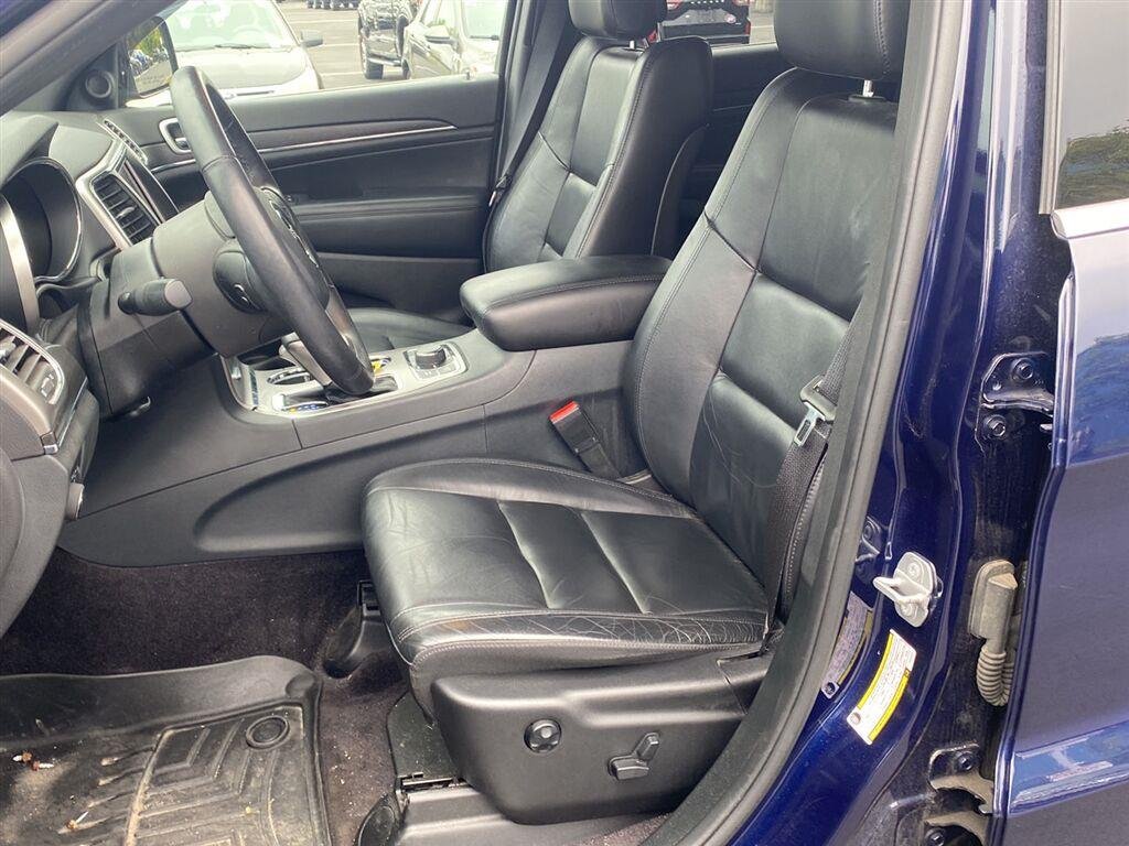 Used 2018 True Blue Pearlcoat Jeep Limited image 2