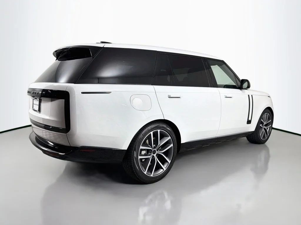 New 2026 Fuji White Land Rover SE 7 Seats image 5