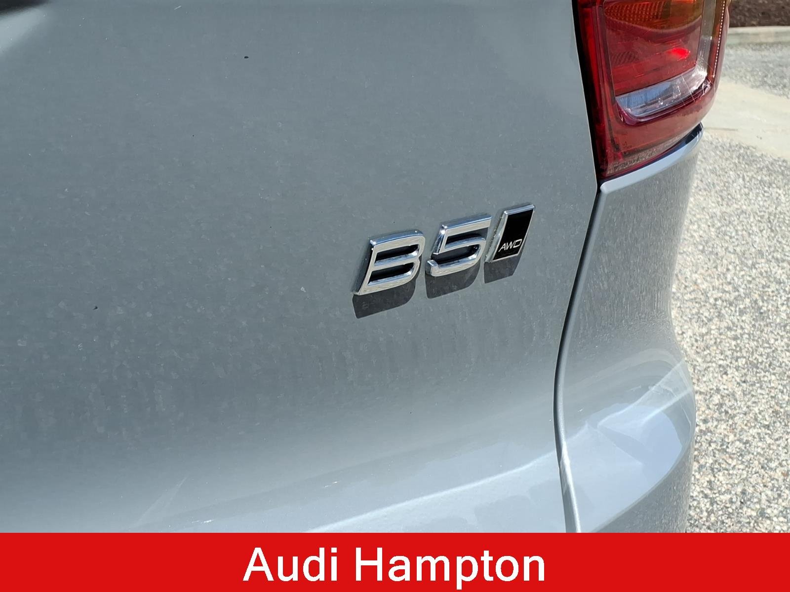 Used 2024 Vapor Grey Metallic Volvo Ultimate Bright Theme image 10