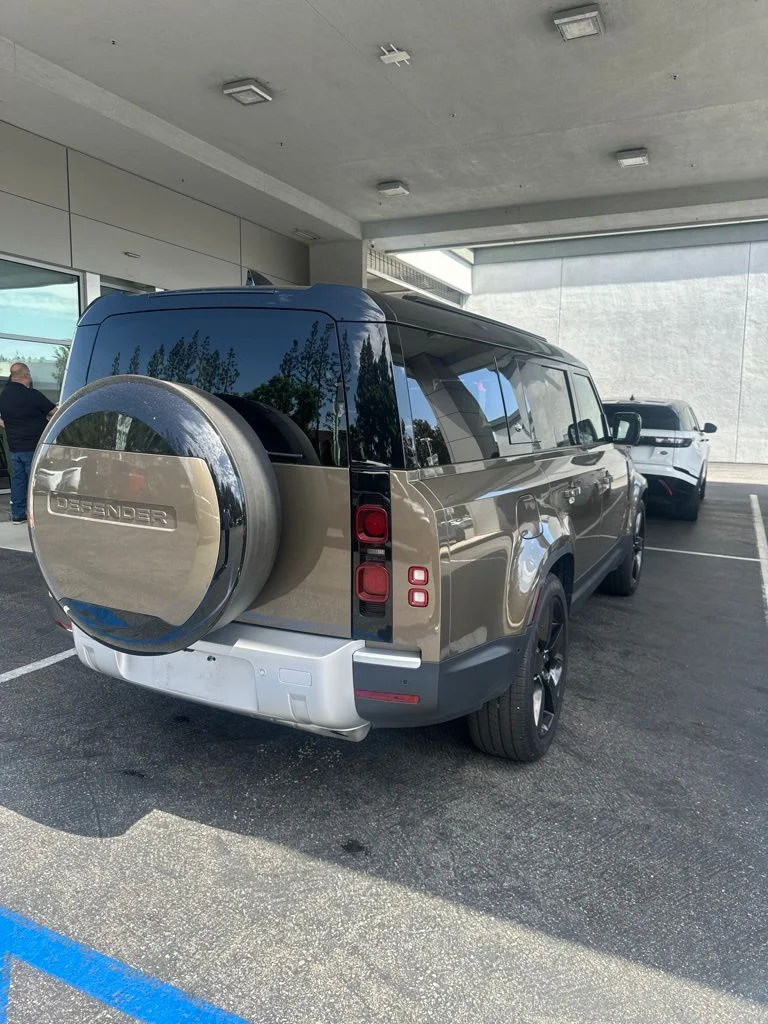 Used 2024  Land Rover S image 4